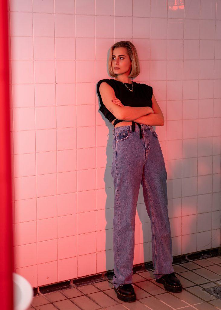 Nika-Turkovic-Gledaj-me_Petra-Miksik-3-1-731x1024 Nika Turković: Iskrenost je najbitnija u stvaranju