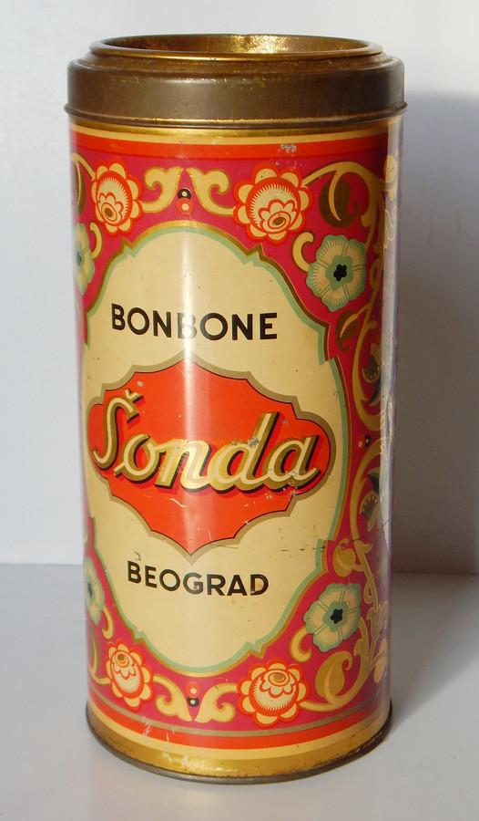 aukcije.hr-BONBONE-SONDA-BEOGRAD-STARA-METALNA-AMBALAZA-1 Vanvremenski duh Beograda: Prva beogradska fabrika čokolade