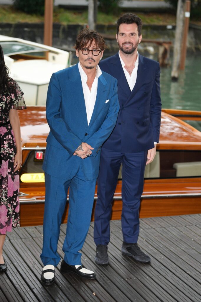 Iscekujuci-varvare_Premijera-na-festivalu-u-Veneciji_1-682x1024 "Povratnički film Džonija Depa" među pet najgledanijih u Americi