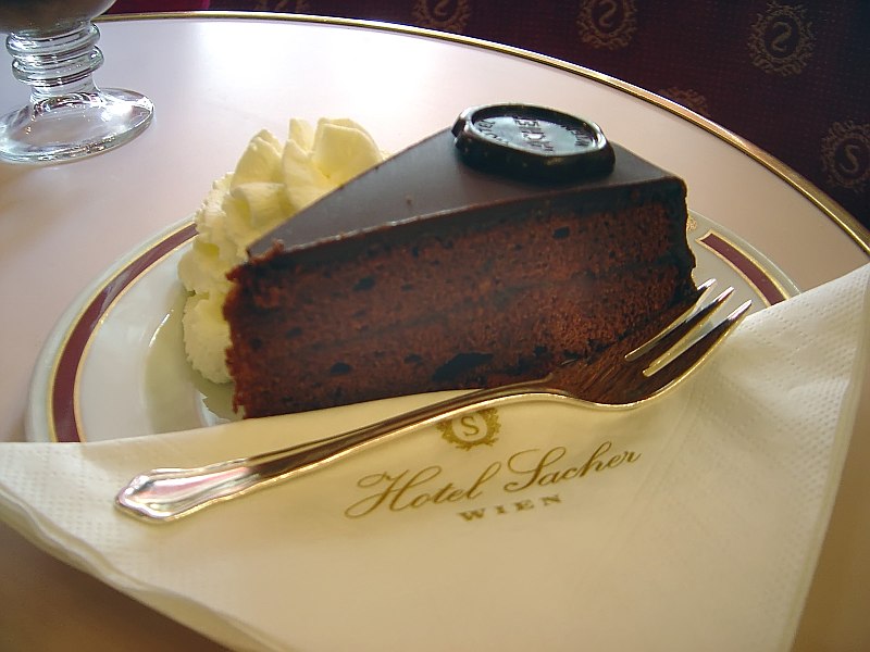 800px-Sachertorte_DSC03027_retouched Magična veza između hrane i kulture