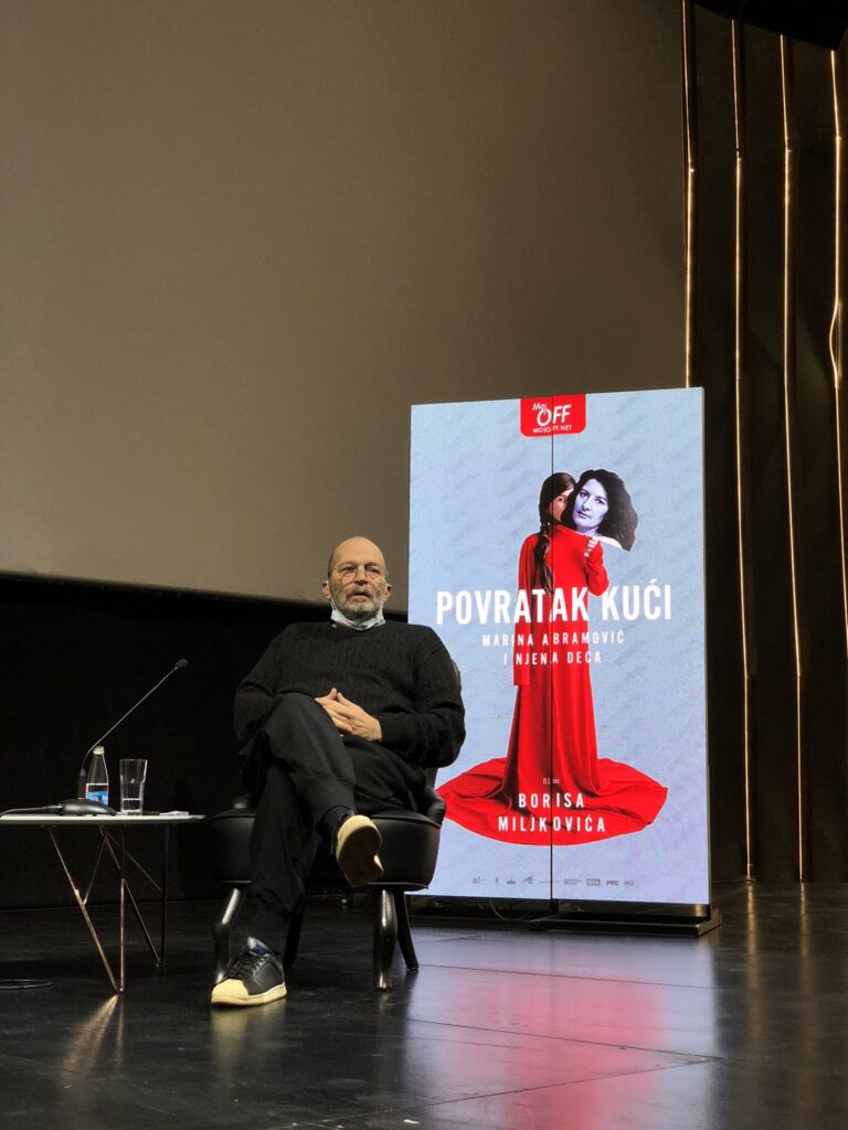 Online-konferncija-Marina-Abarmovic-13-768x1024 "Jedini pravi film o Marini"