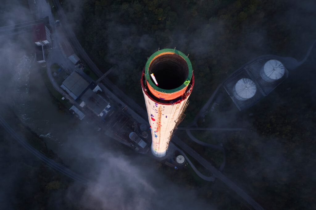 360-Ascent-cc-photos-by-Jakob-Schweighofer-Red-Bull-Content-Pool-5-1024x683 Janja Garnbret i Domen Škofic osvojili su najviši dimnjak u Evropi koji dostiže čak 360 metara visine!