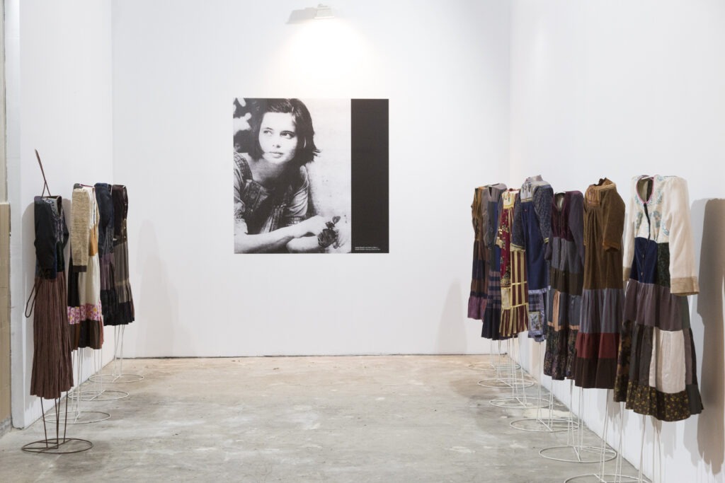 REFLEKSIJE-MIRA-BRTKA-Moda-01-1024x683 Mira Brtka - uzbudljiv život vanserijske umetnice