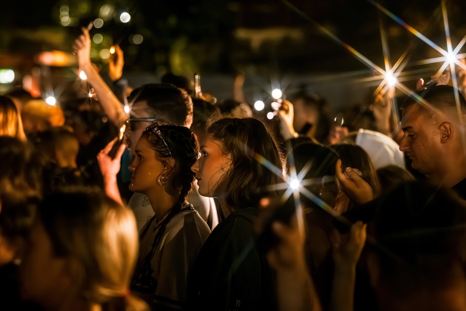 16-MINUTA-TISINE-EXIT-2025-01-1619x1080 EXIT: 40.000 ljudi ćutalo 16 minuta, odajući počast žrtvama tragedije u Novom Sadu