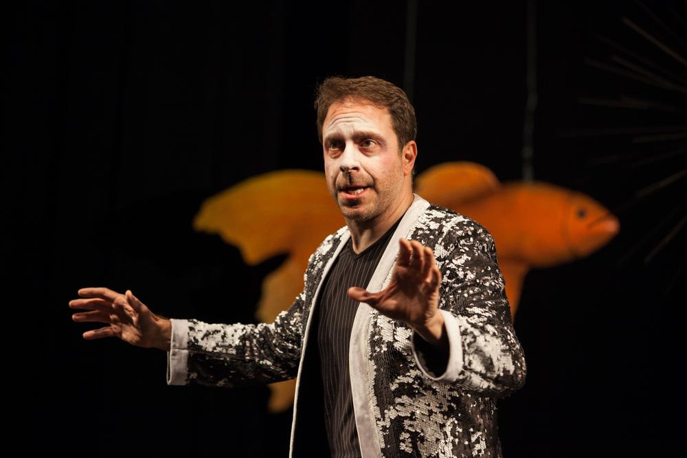 08 Pet razloga da pogledate predstavu „Obraćanje naciji“ u Ateljeu 212