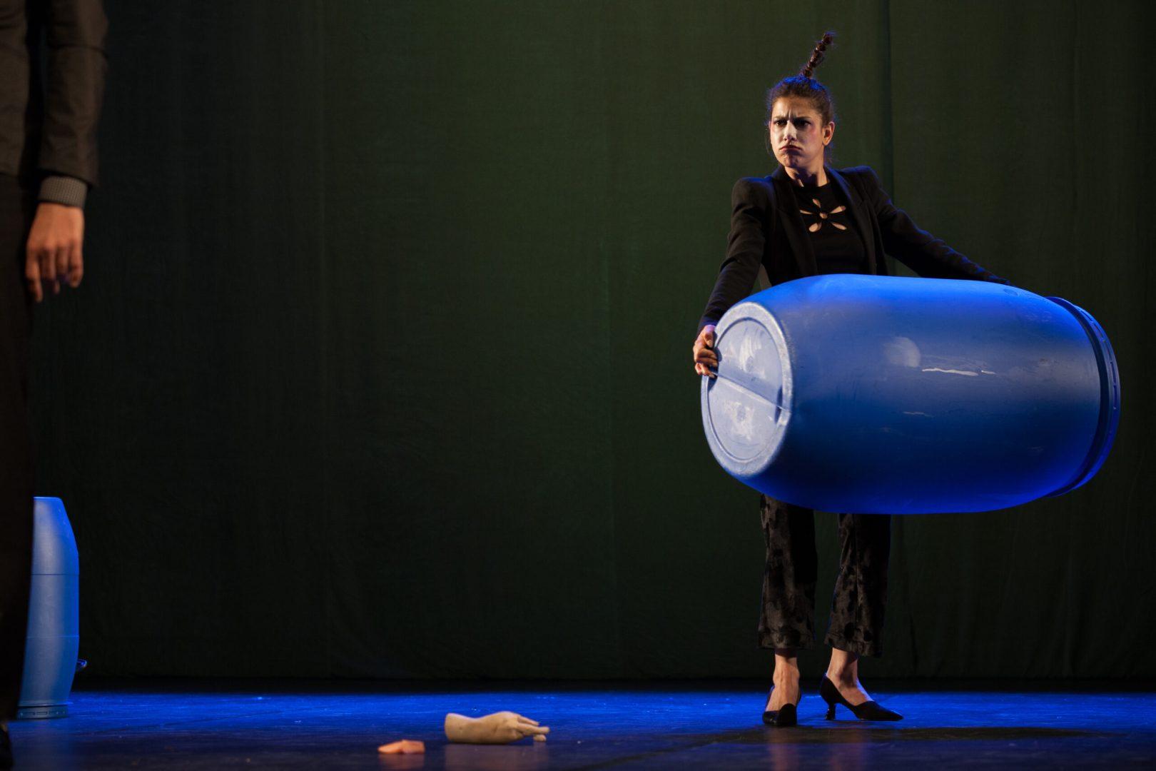 Jovana-Gavrilovic-03-scaled-1-1620x1080 Pet razloga da pogledate predstavu „Obraćanje naciji“ u Ateljeu 212