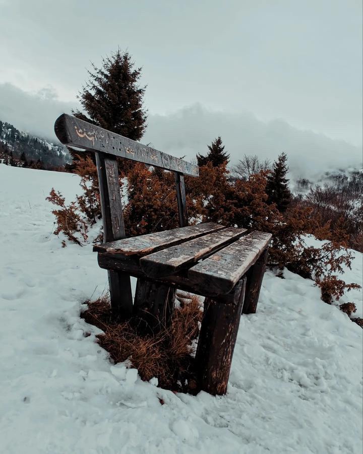 2BB6CF30-3BB0-4918-B417-DA8FDF337822-1 Klupa