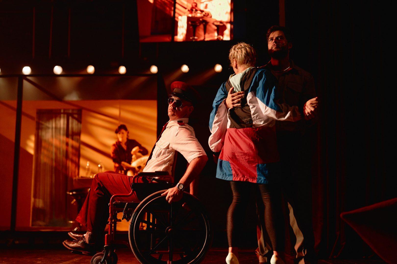 561363018_1101842955265788_4216160194510852373_n-1620x1080 Premijera „Tri sestre“ oduševila novosadsku publiku