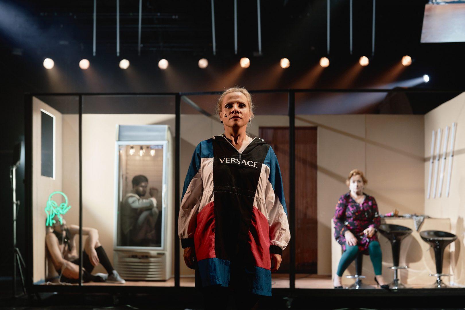 561719664_1101843698599047_4718334594402624053_n-1620x1080 Premijera „Tri sestre“ oduševila novosadsku publiku