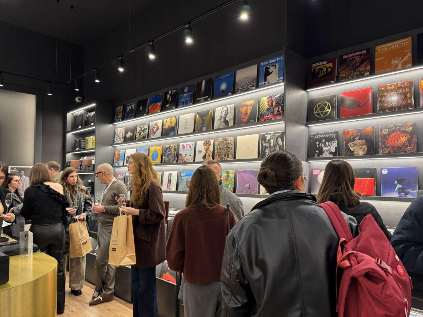 Mascom-pre-listening-dogadjaj-povodom-albuma-The-Romantic_foto-Mascom-1-1440x1080 Bruno Mars objavio četvrti studijski album „The Romantic“