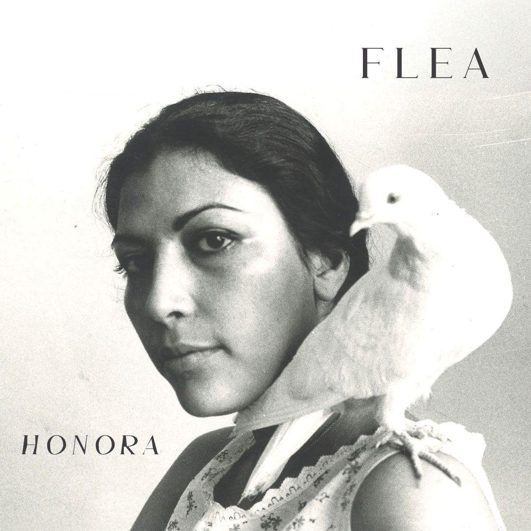 FLEA-Honora-1080x1080 Flea, legendarni basista Red Hot Chili Peppersa, predstavlja svoj prvi solo album „Honora“