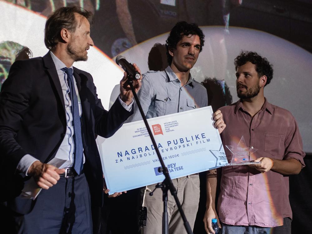 Andreas-fon-Bekerat-Filip-Grujic-i-Aleksa-Borkovic-Foto-Luka-Milanovic Završen 19. BELDOCS: Nagradu publike osvojio film „Yugo ide u Ameriku“